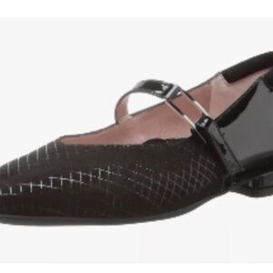 BeautiFeel Black Loafers with Sleek Design. Used like new